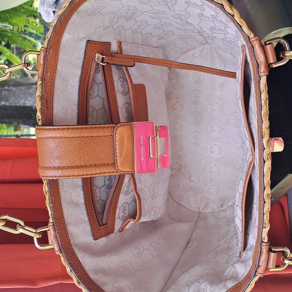 Michael Kors Straw Bag/Tan Leather Trim Gold Chains Shoulder Bag EC - Picture 5 of 12